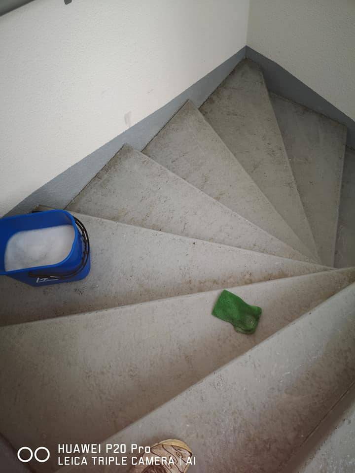 escalier avant.jpg